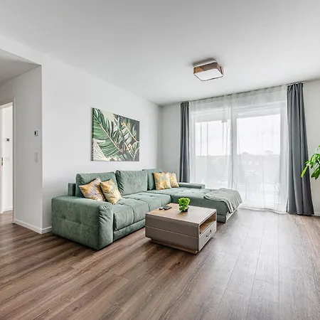 Zenit Sunrise Oasis -garage, Balcony & Smart Tv
