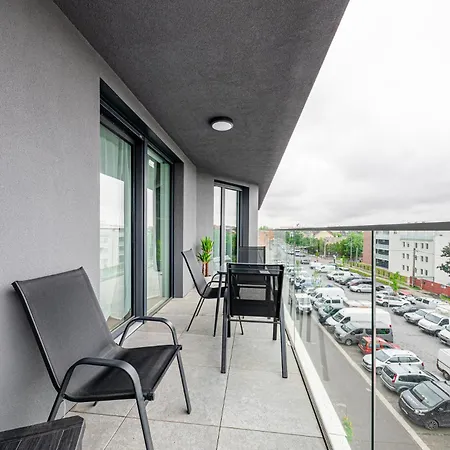 Zenit Sunrise Oasis -garage, Balcony & Smart Tv Lägenhet