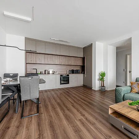 Zenit Sunrise Oasis -garage, Balcony & Smart Tv