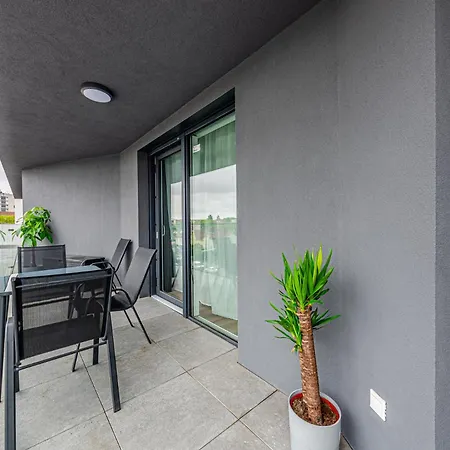 Zenit Sunrise Oasis -garage, Balcony & Smart Tv *