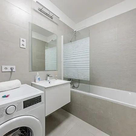 Zenit Sunrise Oasis -garage, Balcony & Smart Tv * Budapest