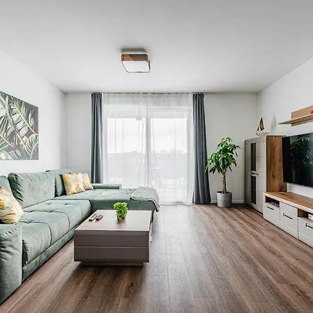 Zenit Sunrise Oasis -garage, Balcony & Smart Tv