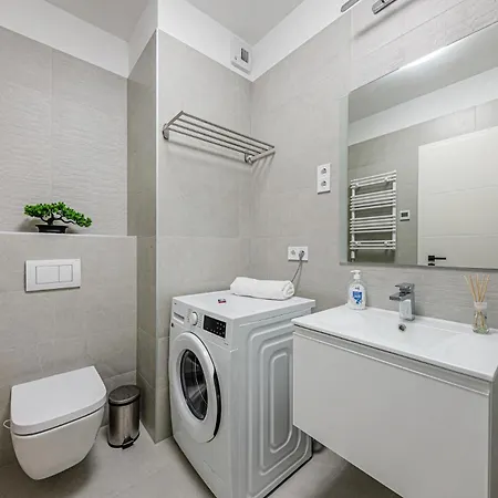 Zenit Sunrise Oasis -garage, Balcony & Smart Tv Lägenhet