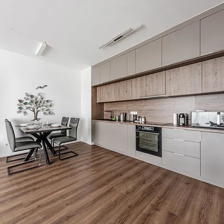 Zenit Sunrise Oasis -garage, Balcony & Smart Tv