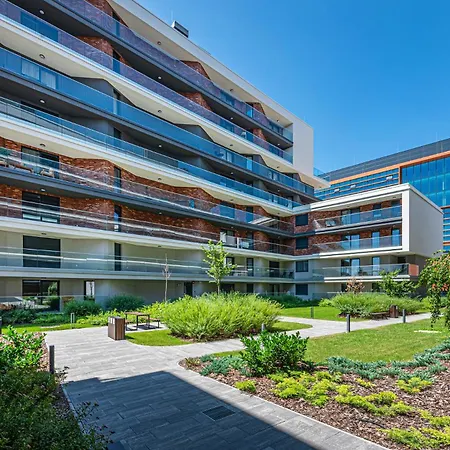 Zenit Sunrise Oasis -garage, Balcony & Smart Tv Lägenhet