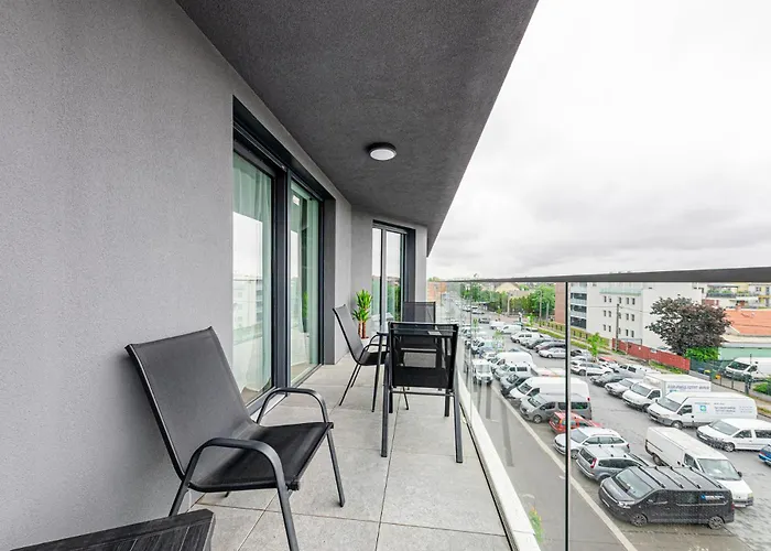 Zenit Sunrise Oasis -garage, Balcony&smart Tv Apartment