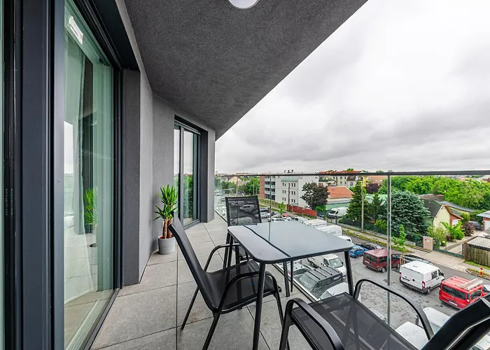 Zenit Sunrise Oasis -garage, Balcony&smart Tv Apartment Budapest