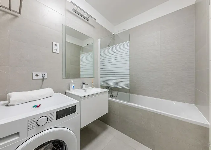 Zenit Sunrise Oasis -garage, Balcony&smart Tv * Budapest