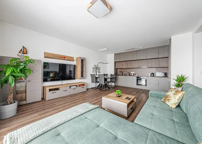 Zenit Sunrise Oasis -garage, Balcony&smart Tv Apartment Budapest