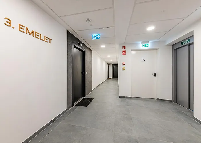 Zenit Sunrise Oasis -garage, Balcony&smart Tv Apartment Budapest