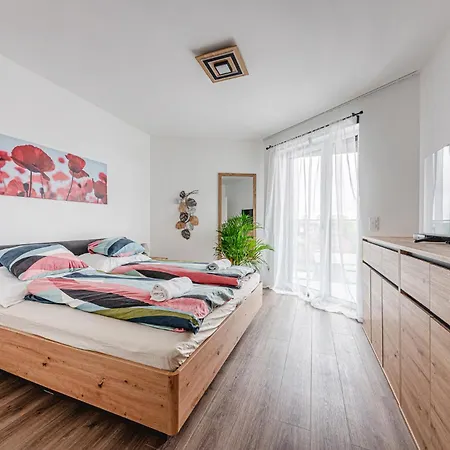 Zenit Sunrise Oasis -garage, Balcony & Smart Tv Budapeszt