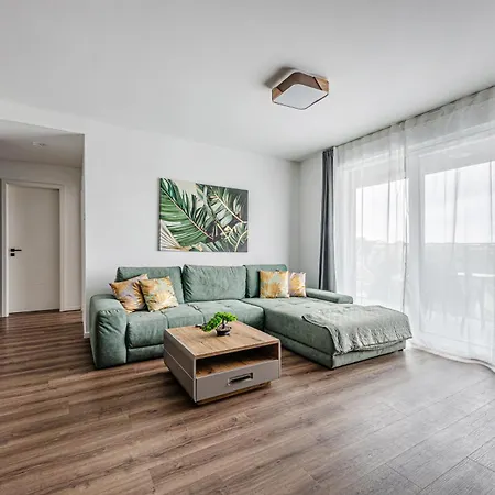 Zenit Sunrise Oasis -garage, Balcony & Smart Tv Apartament