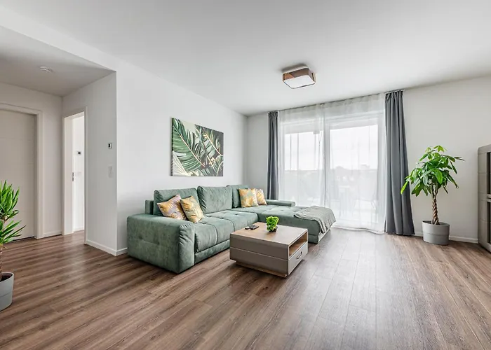 Zenit Sunrise Oasis -garage, Balcony & Smart Tv